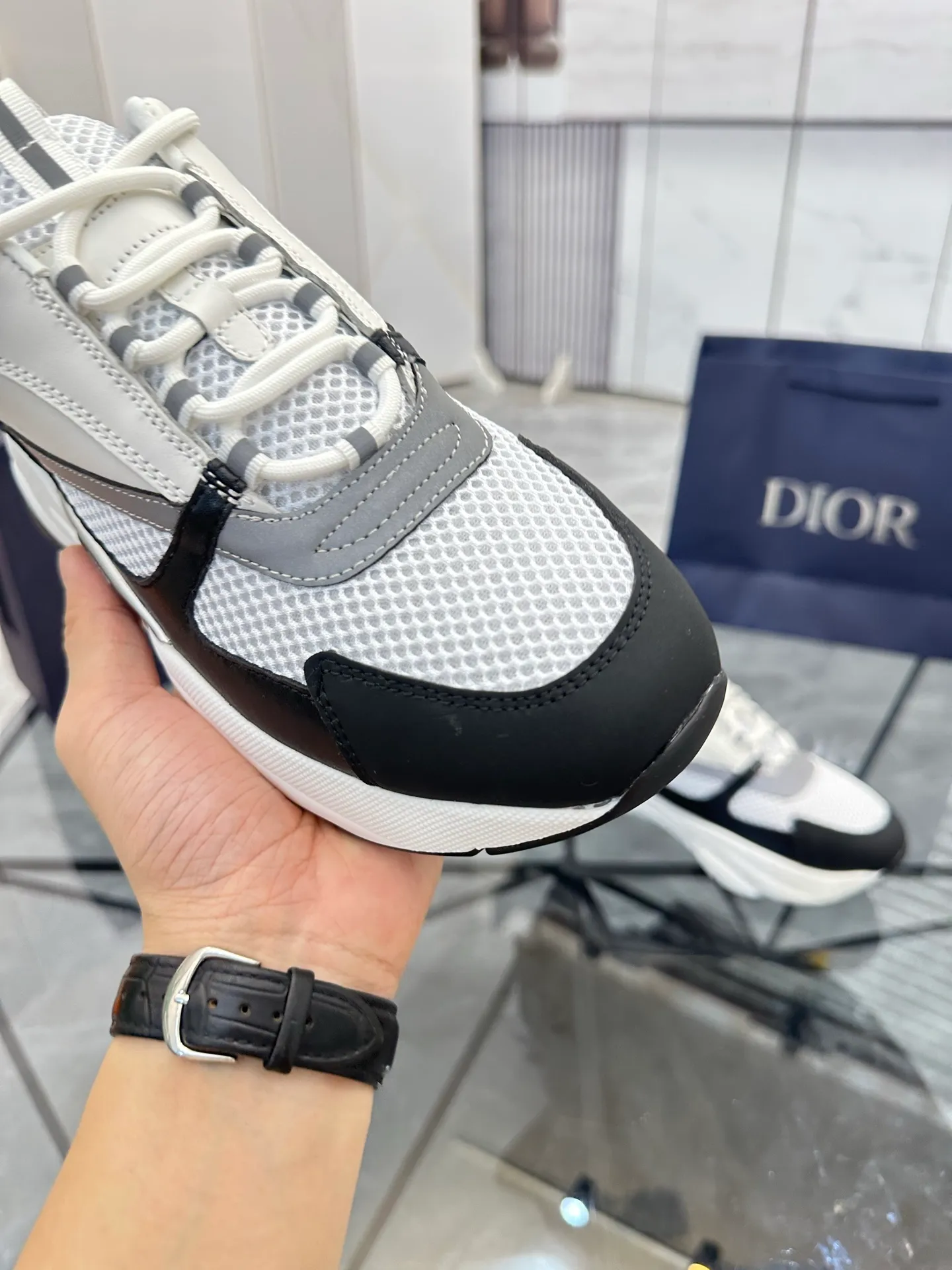 Men's shoes: 💰P460¥ Ready in Guangzhou, fully packaged Product trademark: Dior* "Dior*" low-top casual shoes Regular size: 38-46 (can be customized to 47) B22 Product materials: imported cowhide leather upper spliced ​​with original fabric, breathable lining, original outsole. Number: 920